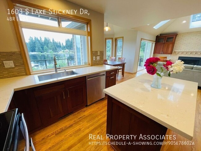 Building Photo - 1603 S Lake Stickney Dr