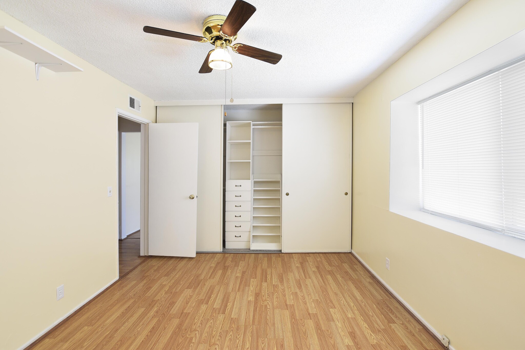 Building Photo - 650 Ridgeway Ln