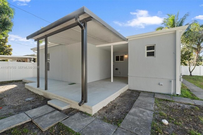 Building Photo - 201 NE 169th St