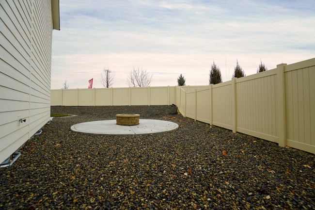 Building Photo - 1512 W Cub River Dr