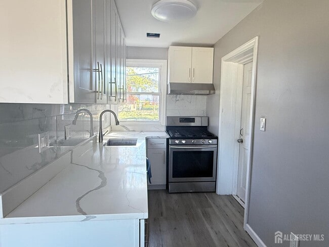 Building Photo - 19 Lahiere Ave