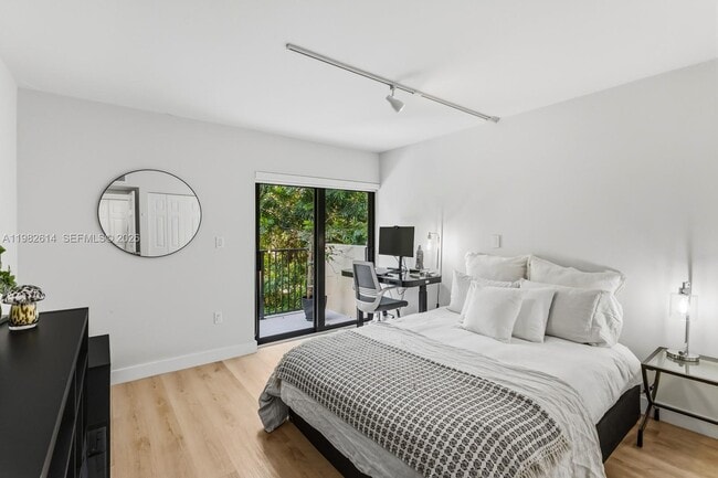 Building Photo - 2400 Brickell Ave