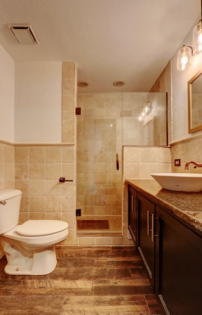 Building Photo - West Plaza Resort-Style  Living