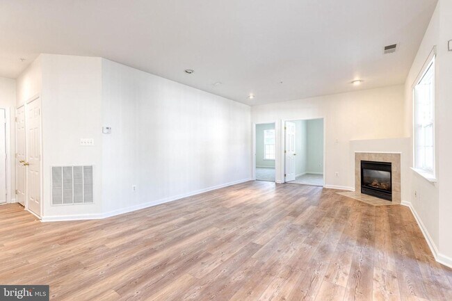 Building Photo - Spacious 2-bedroom 2 Bath condo in New Town