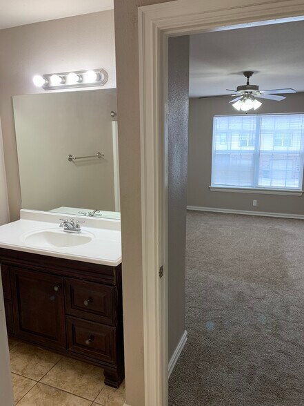 Building Photo - 3406 E Fairmont Pl