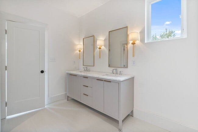 Building Photo - 129 French St