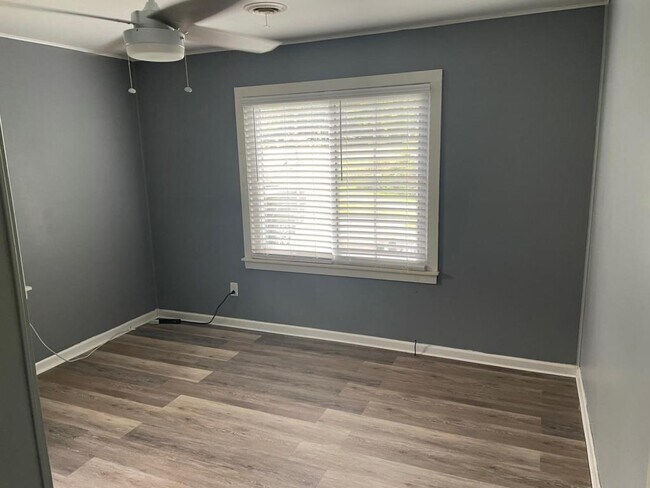 Building Photo - 525 Meadowbrook Ave