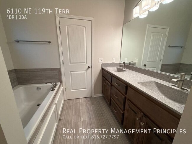 Building Photo - 6110 NE 119th Terrace