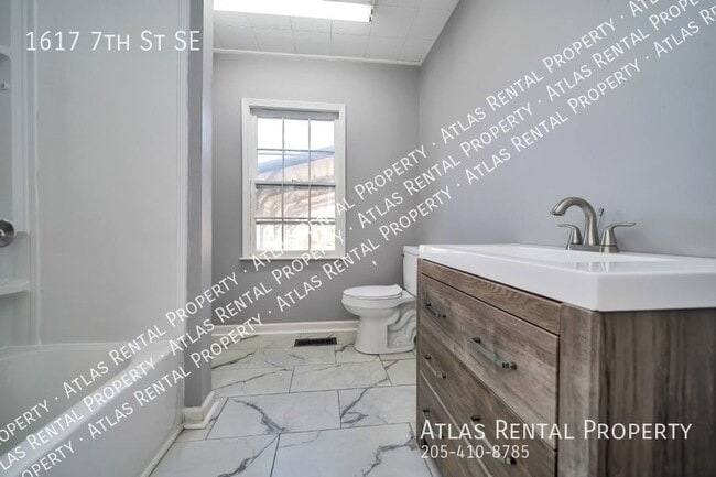 Building Photo - 1617 7th St SE