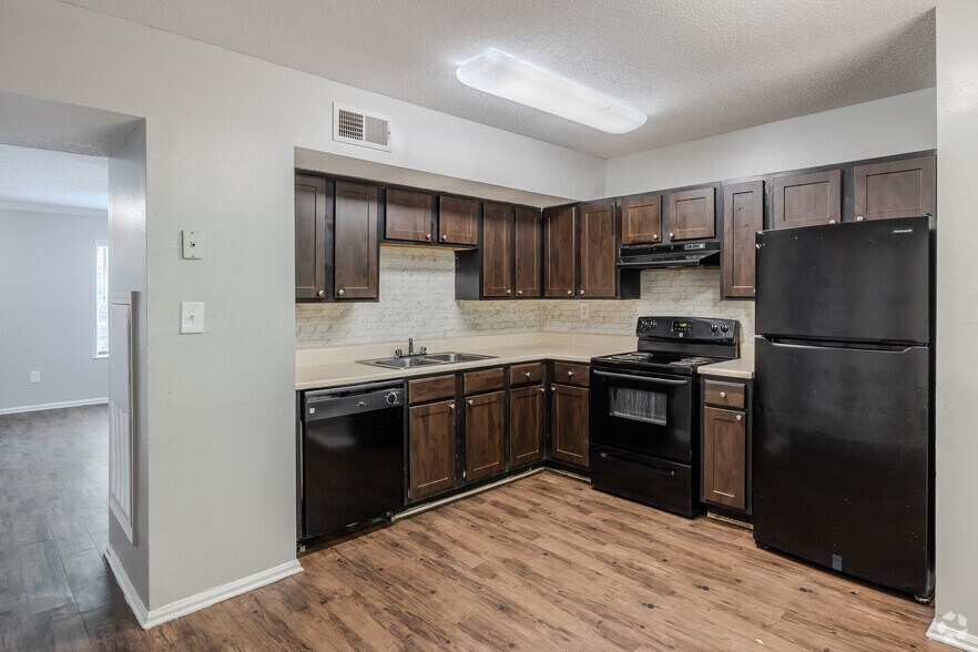 3BR, 2.5BA - 1202SF - Kitchen - Pointe South Townhomes