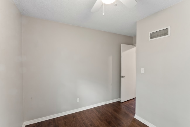 Building Photo - COMING SOON! 3 Bedroom 1 Bathroom in Grand...