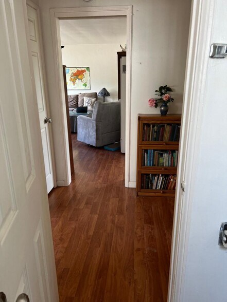 Building Photo - 324 W Arrellaga St