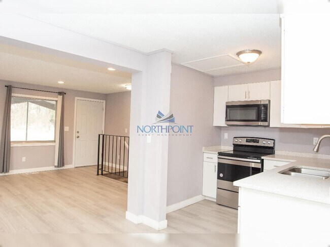 Building Photo - 2BR/1.5BA | Newly Renovated House Duplex | Private Backyard |  In International Peace Garden!