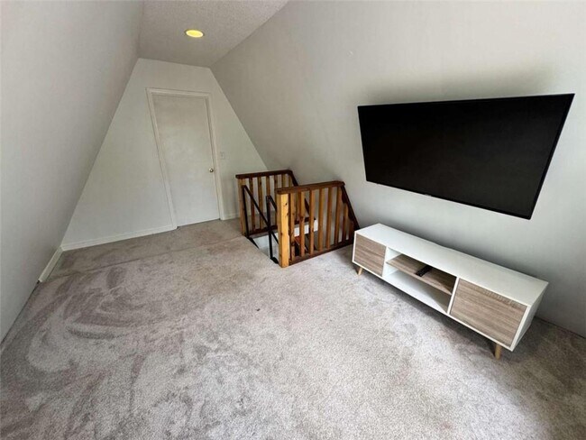 Building Photo - 2475 Hawk Creek Trail