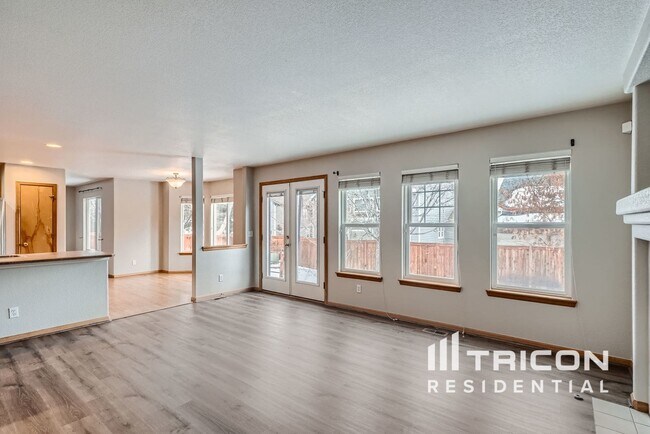 Building Photo - 5140 S Meadow Lark Dr