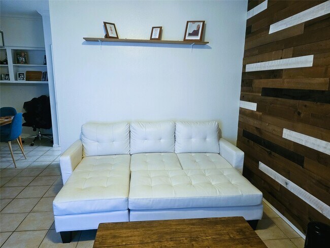 Building Photo - 921 Marine Dr