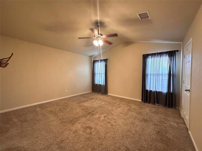 Building Photo - 1000 Drake Cove