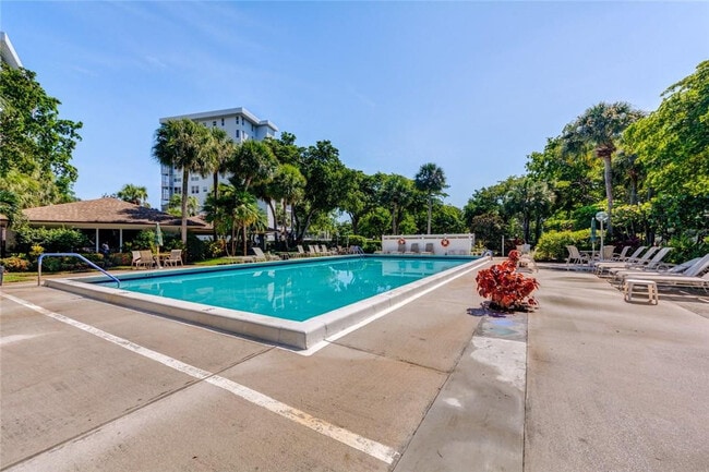 Building Photo - 625 Oaks Dr