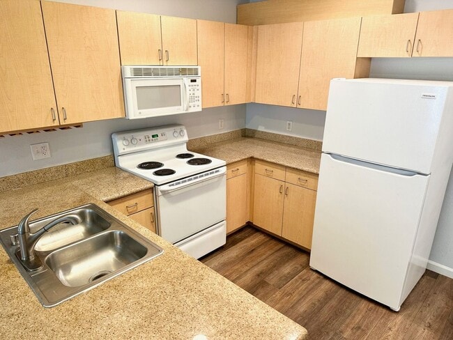 Building Photo - Beautiful One Bedroom Condo in the " Piazza Palermo." building! Pet considered!!