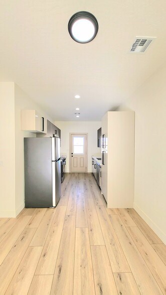 Building Photo - 1271 S Dandelion St