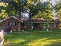 Building Photo - 310 Azalia Dr