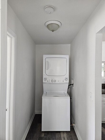 Washer & Dryer - 3172 Farnsworth Ave