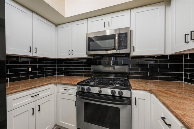 Building Photo - 6107 Bullard Dr