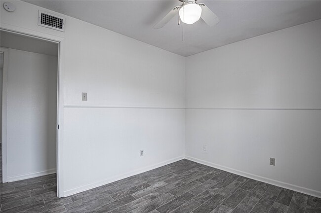 Building Photo - 4 Barre Ln