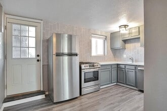 Building Photo - Adorable 2bedroom 1 bathroom Apartment