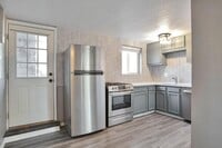 Building Photo - Adorable 2bedroom 1 bathroom Apartment