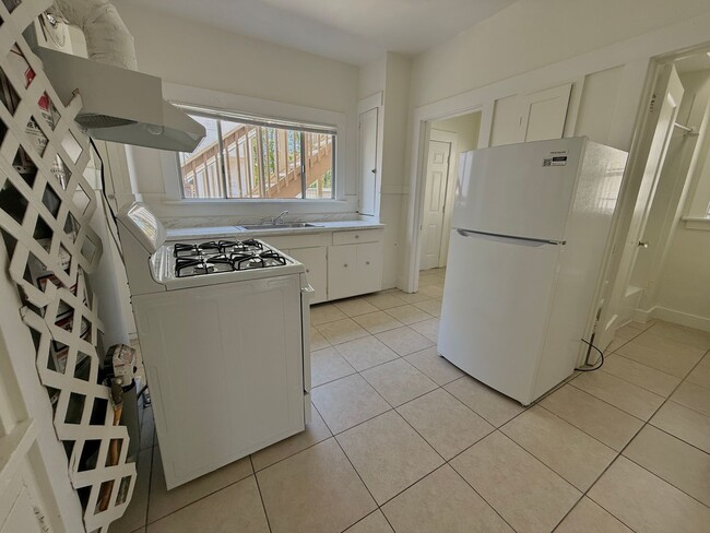 Building Photo - 3114 MLK 1BD 1Bath Unit