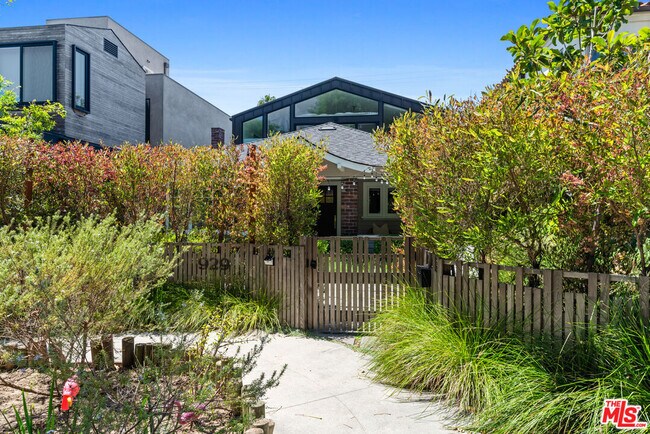 Building Photo - 929 Marco Pl