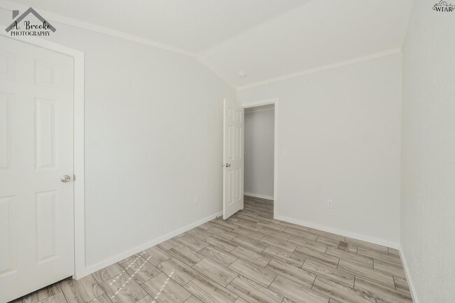 Building Photo - 106 S Pacific Ave