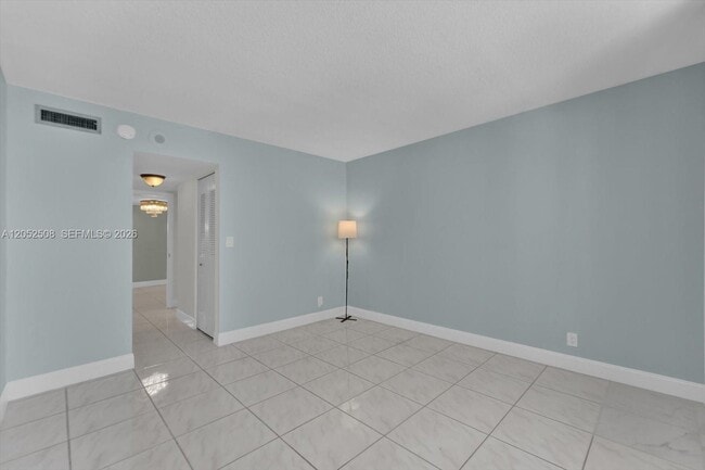 Building Photo - 812 Briny Ave
