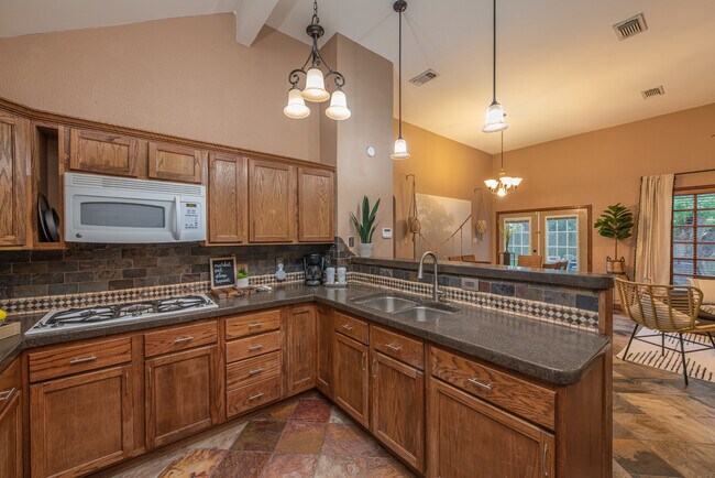 Building Photo - 20415 Linden Tree Dr