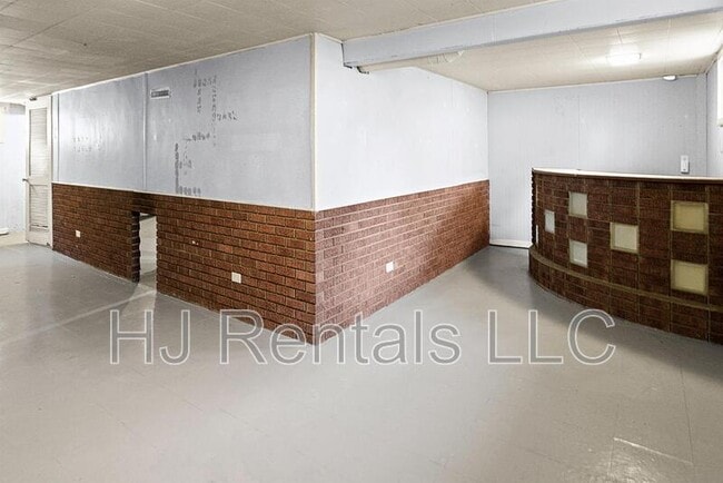 Building Photo - 1175 St Matthew Dr