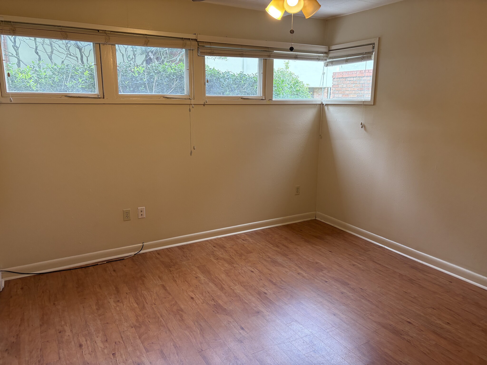 Building Photo - 247 Opal St
