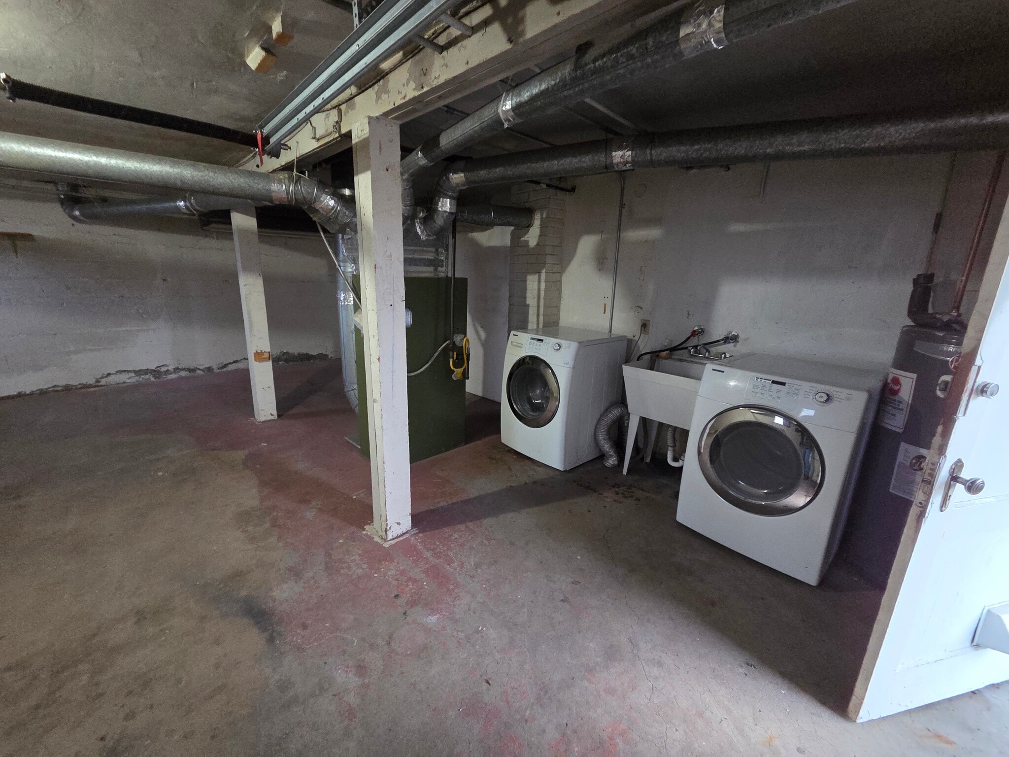 Building Photo - 849 Roberts St