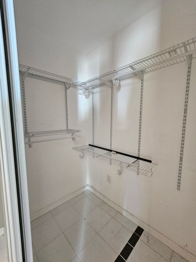 Building Photo - 2 Bedroom 2 Bathroom fully electric house ...
