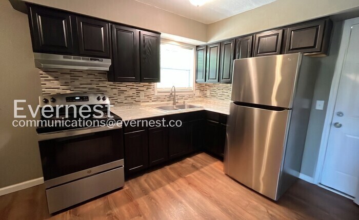 Building Photo - 3308 Roadrunner Trail