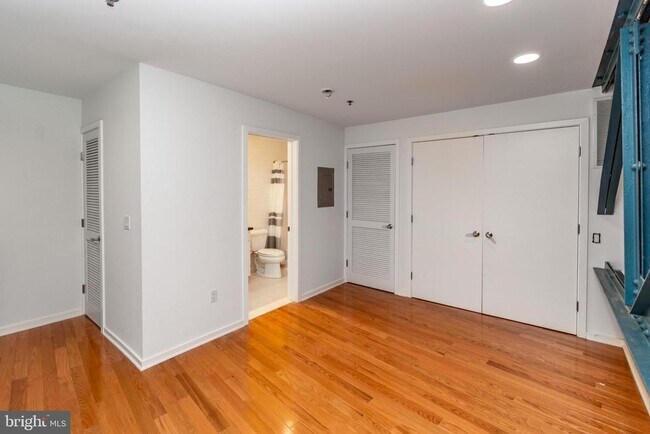 Building Photo - 36 Moore St