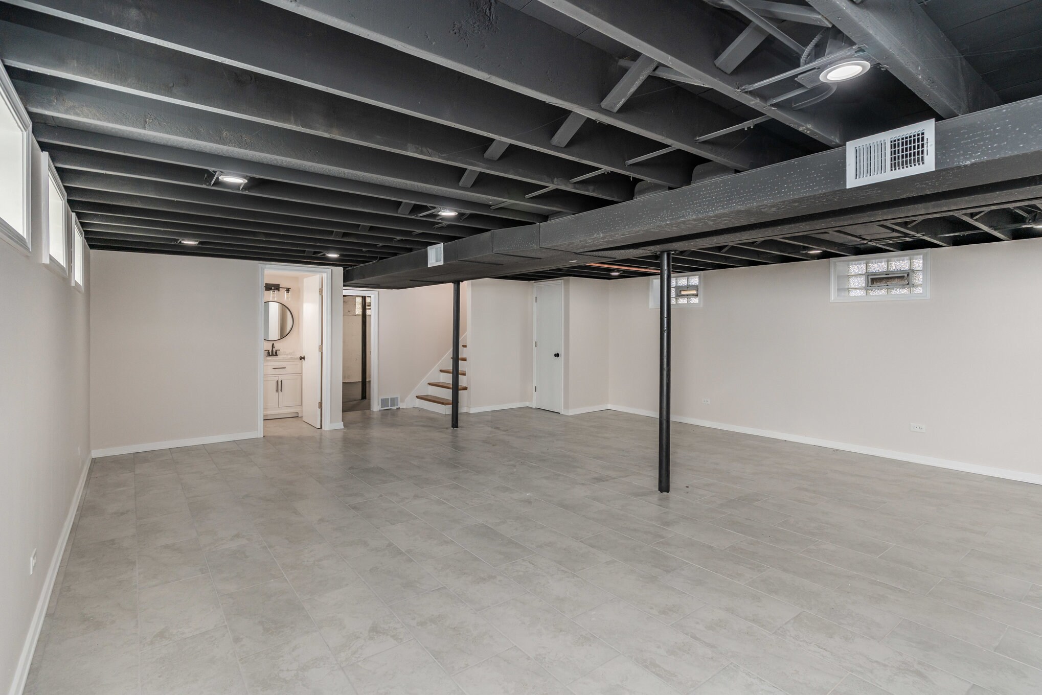 Building Photo - 9356 S Union Ave