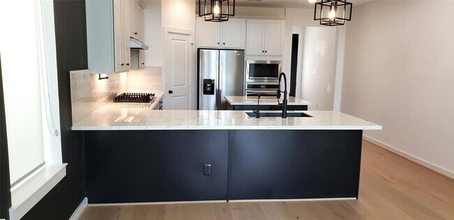 Building Photo - 10611 Hidden Rock Dr