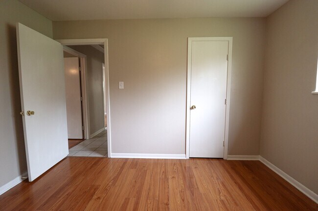 Building Photo - 3732 Kenwood St