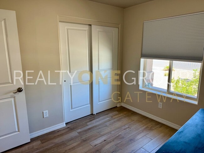 Building Photo - Enjoy those Arizona Sunset in this Three Bedroom Two Bath Home full of upgrades !!