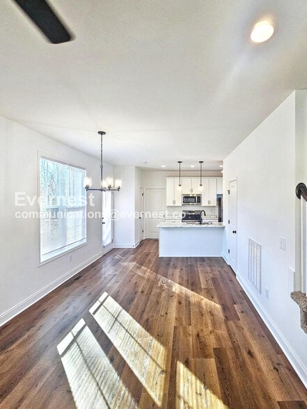 Building Photo - 112 W 21st Ave