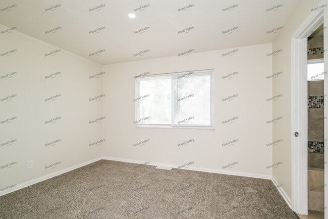 Building Photo - 11939 Holly Brook Dr