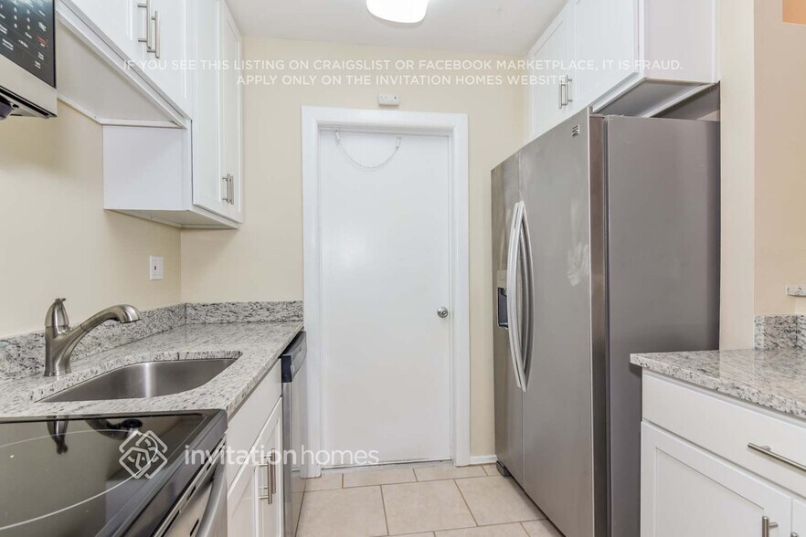 Building Photo - 511 Sutton Pl