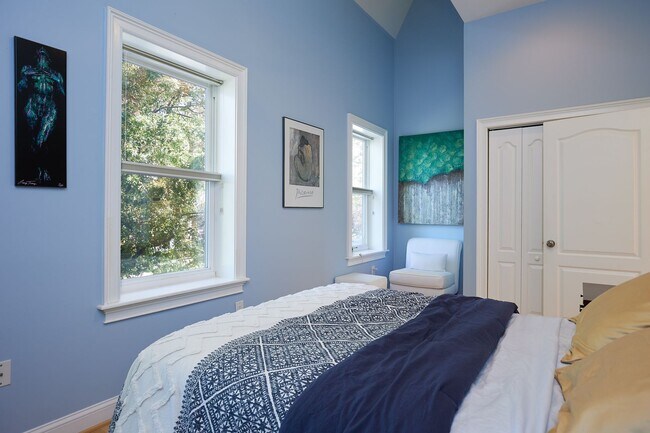 Building Photo - Petworth Stunner with Garage