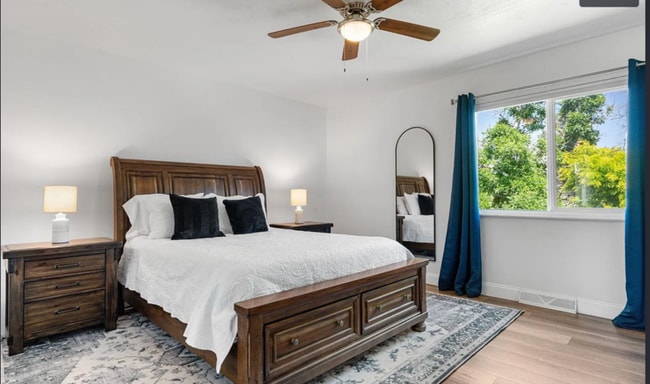 Building Photo - 6604 S Dahlia Cir